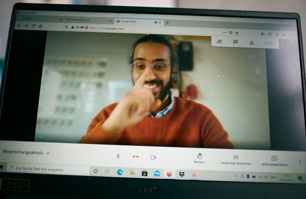 Mohamed hilft Menschen beim Einstieg in den Arbeitsmarkt bei “Imagine” in Berlin – Engagierte Newcomer:innen Mohamed hilft Menschen beim Einstieg in den Arbeitsmarkt bei “Imagine” in Berlin - Engagierte Newcomer:innen